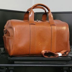 18" DUFFLE BAG - COGNAC TAN LEATHER W/ADJUSTABLE STRAP